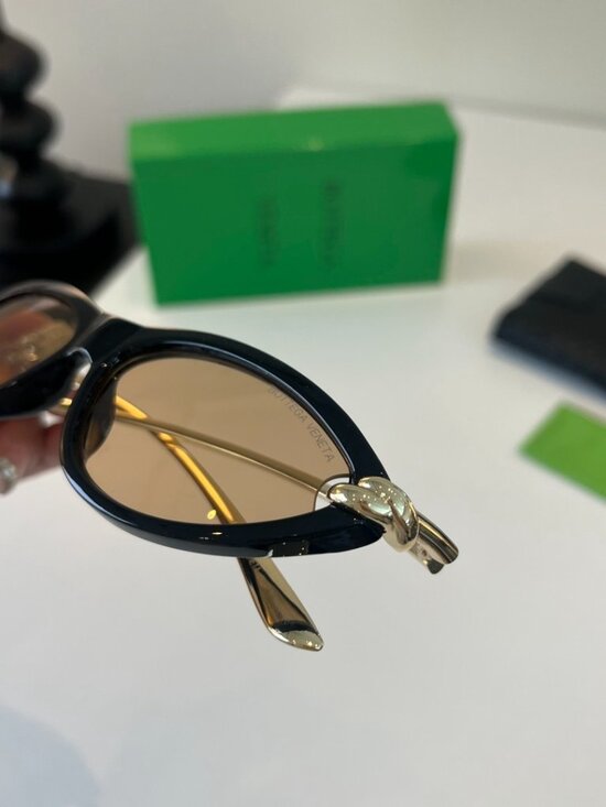 Bottega Veneta Classic Cat-Eye Black Frame Sunglasses with Metal Knot Detail main image 6